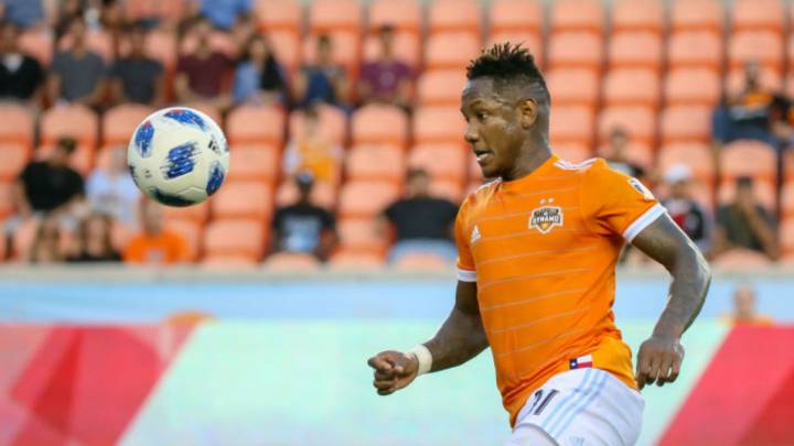 El delantero hondureño fue separado del plantel por sus recientes indisciplinas y Houston Dynamo buscaría que regrese a Olimpia de su país.