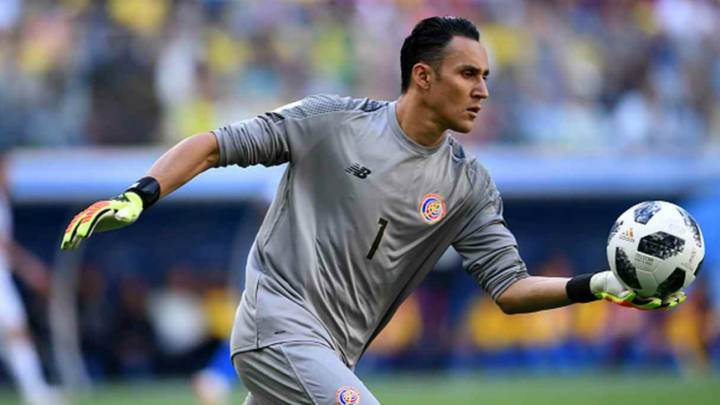 El nuevo guardameta del PSG llegó la tarde del martes a su país para concentrarse con la selección. Navas regresa tras seis meses de ausencia.