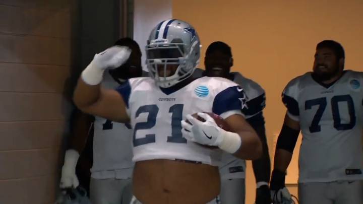 Joe Looney disfrazado de Ezekiel Elliott