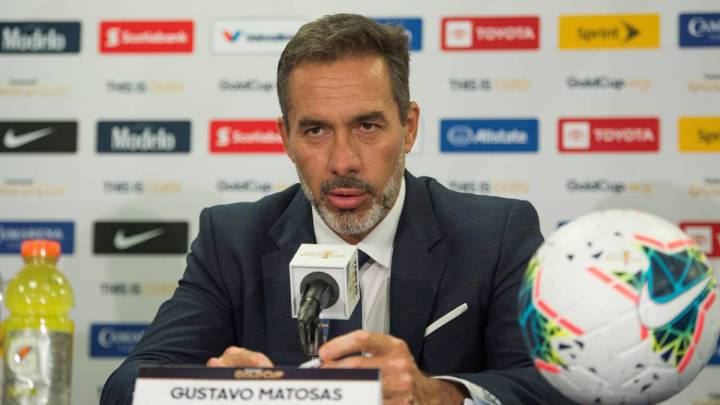 Este miércoles el entrenador sudamericano renunció de manera polémica a su puesto como DT de la Selección de Costa Rica y la prensa no tuvo piedad