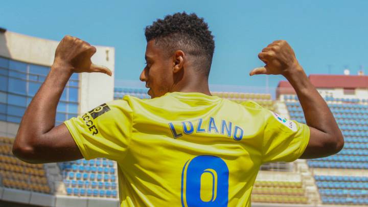 Apenas un día después de su presentación con el Cádiz, el futbolista hondureño hará su debut con el conjunto amarillo ante Racing de Santander.
