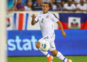 Leal mantiene la cabeza en Saprissa