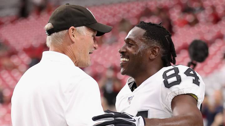Mike Mayock y Antonio Brown en Oakland