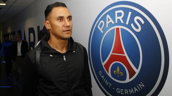 El guardameta de la Selección de Costa Rica realizó su primer entrenamiento con el cuadro parisino. Di María y Tüchel le dieron la bienvenida.