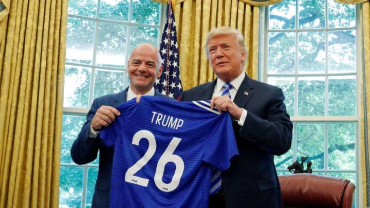 El mandatario estadounidense se reunió con el presidente de la FIFA para abordar temas en torno al fútbol, como la Copa Mundial de 2026 y el ámbito femenino