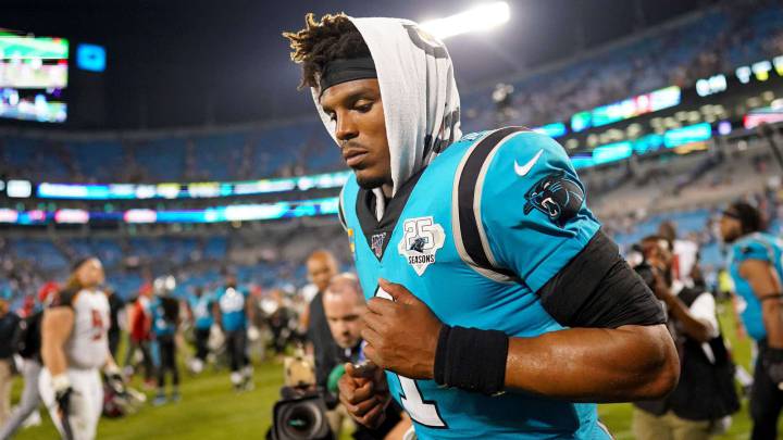 Cam Newton en partido de Panthers