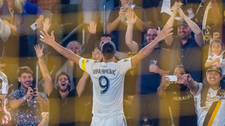 Luego de su triplete en la goleada ante Kansas City, Zlatan reeditó el festejo del histórico delantero Alan Gordon, que también pasó por LA Galaxy.