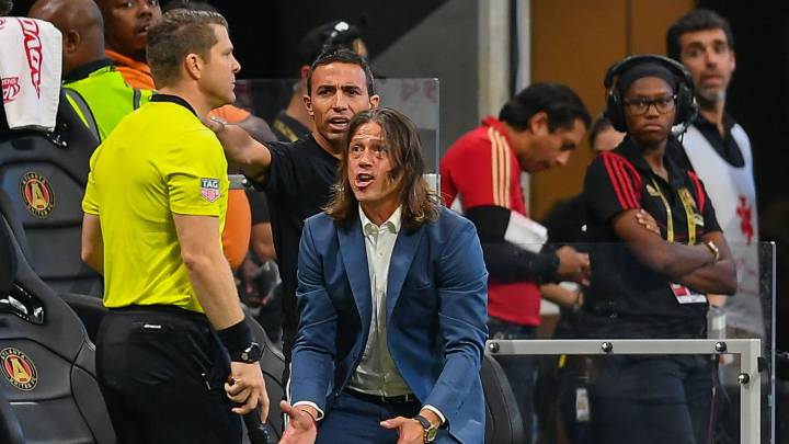 El estratega de San José Earthquakes fue explusado en la derrota ante Atlanta United y volvió a mostrar su molestia con el arbitraje de la MLS.