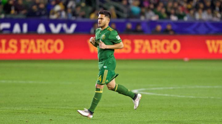 El jugador salvadoreño terminó con el ojo completamente cerrado después de duro golpe que recibió a los 21 minutos de tiempo corrido. Portlad y Minnesota dividieron unidades.