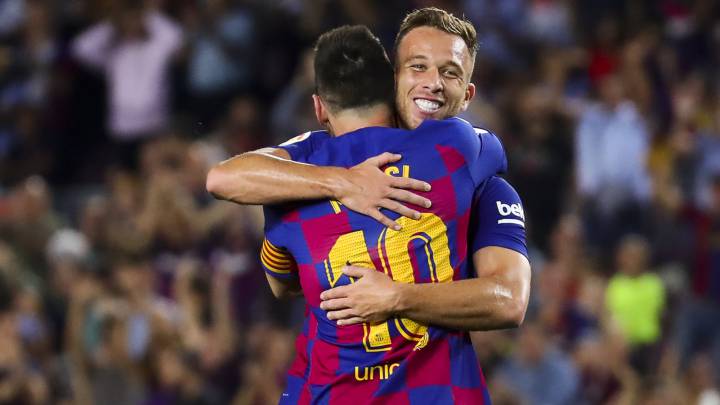 El Barca vence al Villarreal, pero Messi sale lesionado