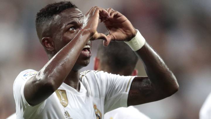 El Real Madrid se puso en la cima de La Liga, luego de vencer dos goles por cero a Osasuna en el Santiago Bernabéu, con una gran actuación de Vinícius Júnior y Rodrygo.