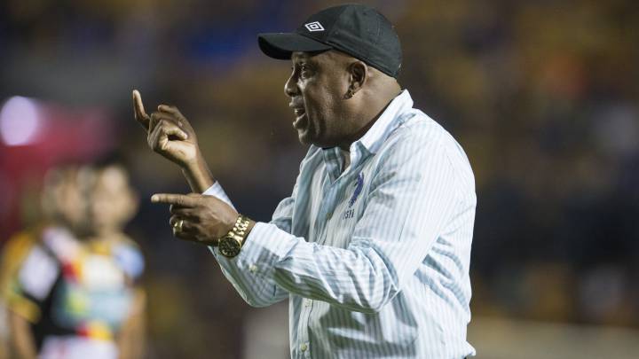 Luego de renunciar a su cargo con Real España, el histórico tico fue presentado con su cuarto equipo dentro de la Liga de Costa Rica.