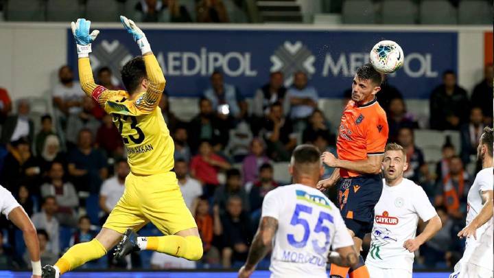 El gran error de Gökhan Akkan en el segundo gol del Basaksehir