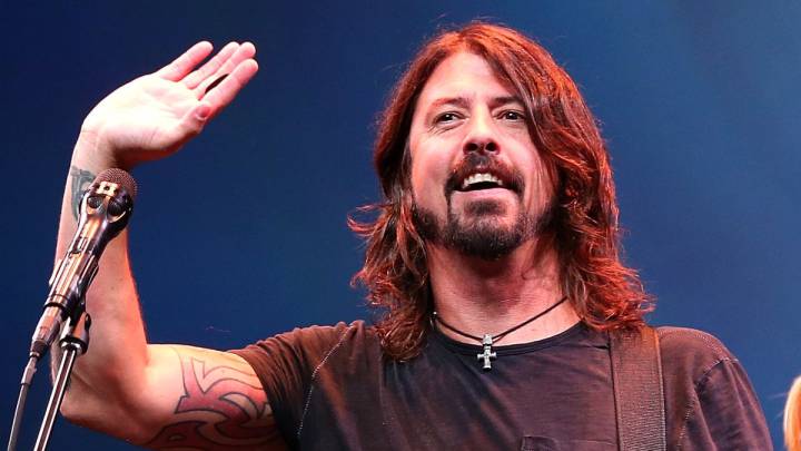 Dave Grohl, tocando durante la presentación del iphone 5; en San Francisco California. 2012.