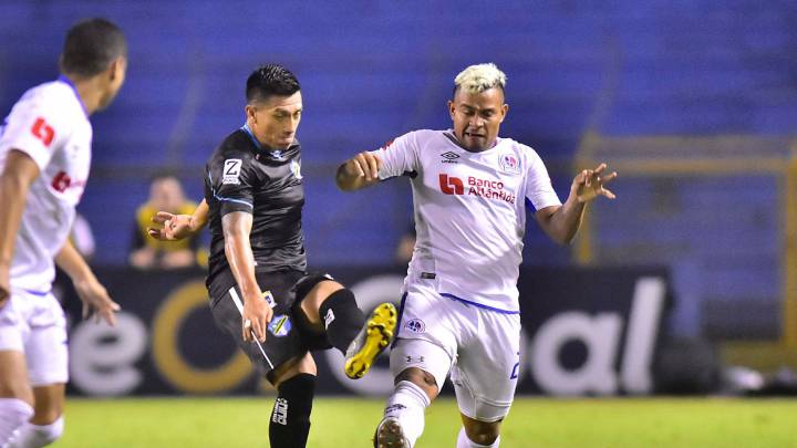 Comunicaciones se aferra a un milagro cuando se enfrente en el partido de vuelta a su similar de Olimpia desde el Estadio Doroteo Guamuch Flores.
