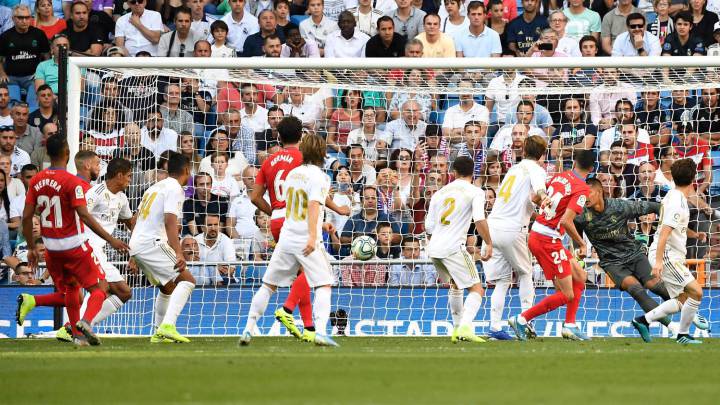 Lo que parecía un partido controlado para Real Madrid cambió por completo en menos de 10 minutos. Duarte aparece en el recentro para devolverle la esperanza al Granada.
