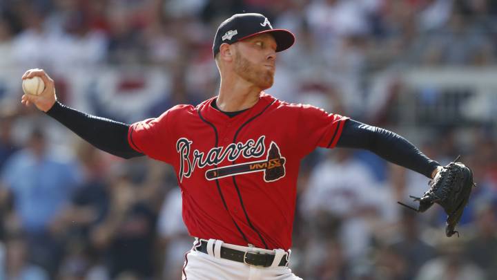 Mike Foltynewicz blanquea a St. Louis