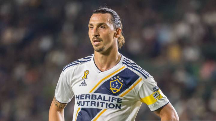 Zlatan y su equipo ya están clasificados a Playoffs, pero el sueco se pelea el título de goleo en la última jornada contra el mexicano Carlos Vela.