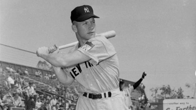 Mickey Mantle en su parado de bateo.