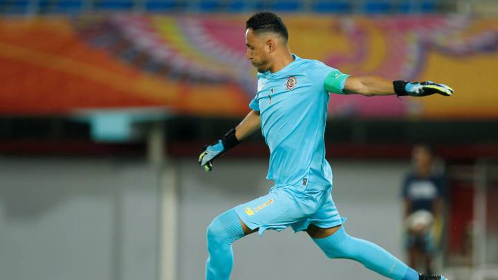 ¡Enorme Keylor Navas! El tico salva a Costa Rica del primero