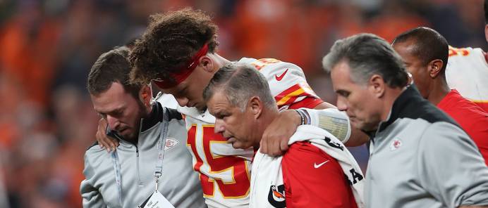 Patrick Mahomes en partido de Kansas City