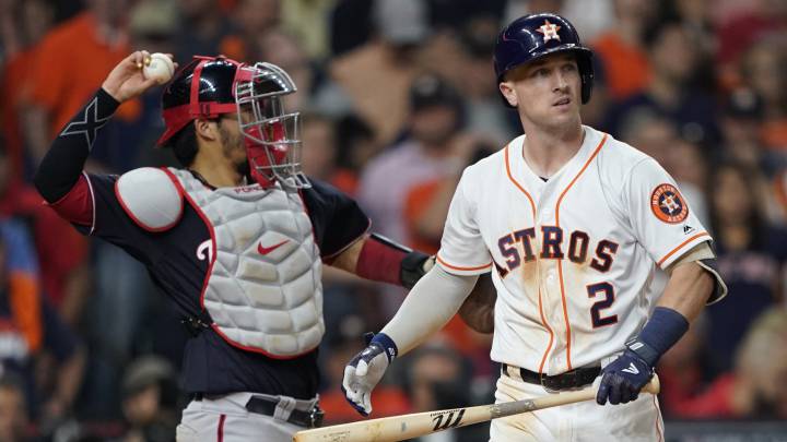 Alex Bregman y Kurt Suzuki en partido de Serie Mundial