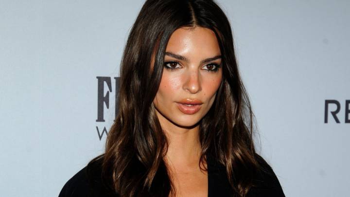 Emily Ratajkowski debe pagar una elevada cifra a un paparazzi