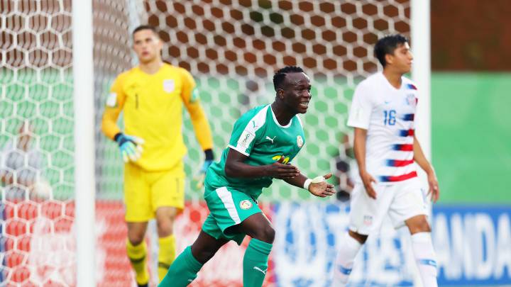 La Selección de Estados Unidos desaprovechó la ventaja tempranera ante una escuadra africana que aprovechó y goleó a los norteamericanos.