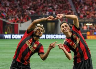 Newcastle busca reunir a la dupla Almirón - Josef Martínez