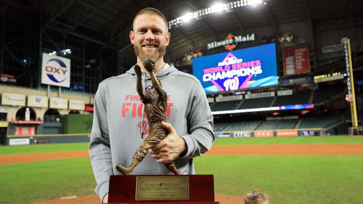 Stephen Strasburg con premio de MVP de la Serie Mundial