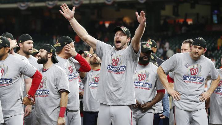 Novena de Nationals festeja el banderín de la Serie Mundial