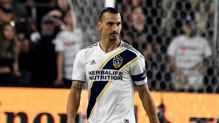 A través de su cuenta oficial de twitter, el conjunto de la Segunda División del fútbol italiano subió una imagen en la que se observa a Zlatan, vistiendo su camiseta.