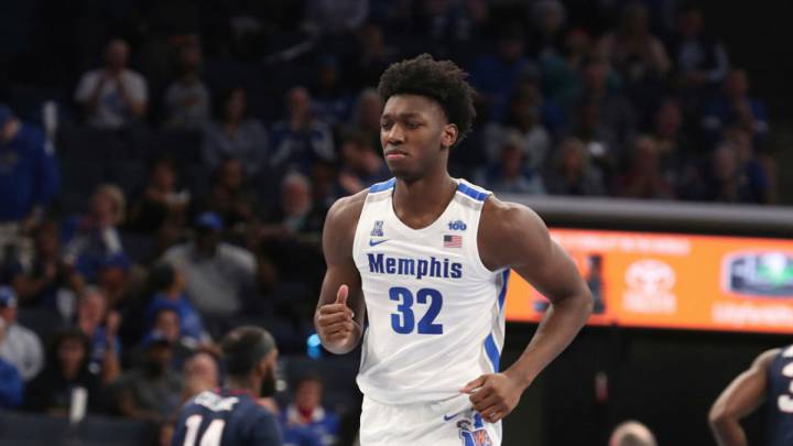 James Wiseman en partido de Memphis Tigers