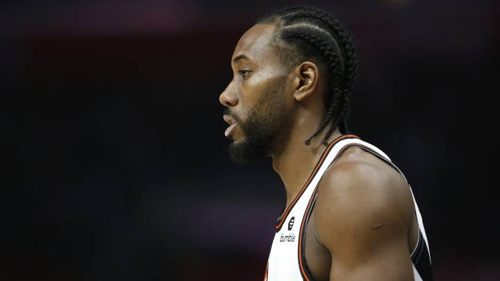 Kawhi Leonard en un duelo vs Portland