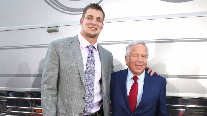 Robert Kraft y Rob Gronkowski