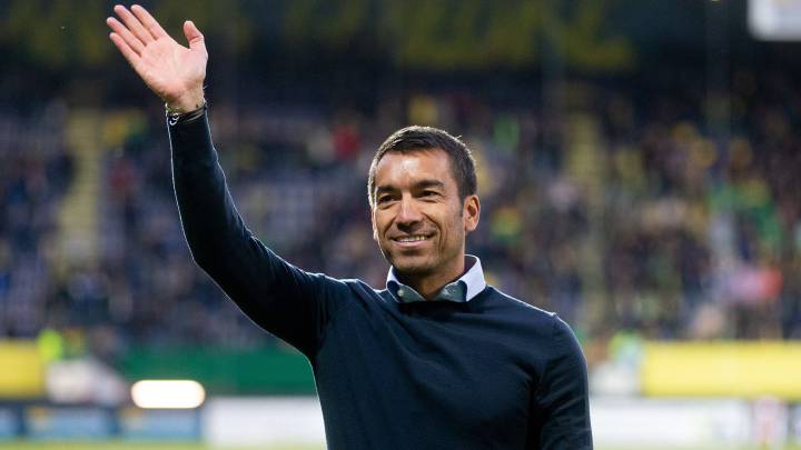 The Mirror: Van Bronckhorst cerca de dirigir de NYCFC