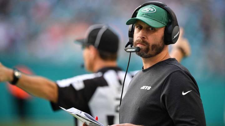 Adam Gase frente a Miami Dolphins