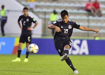 Efraín Álvarez le dio vida al Tri con un auténtico golazo