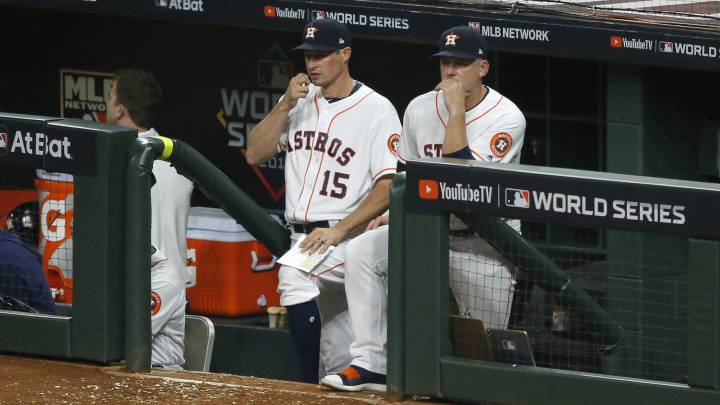 AJ Hinch en el montículo