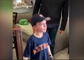 El tierno gesto de José Altuve con este pequeño fan de Astros