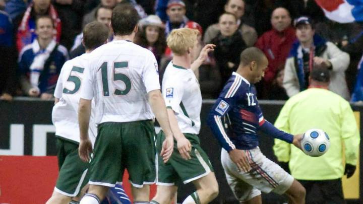 A diez años de la histórica mano que puso a Francia en el mundial de Sudáfrica 2010, el exjugador de LA Galaxy se lanzó contra el nuevo entrenador de Montreal Impact.
