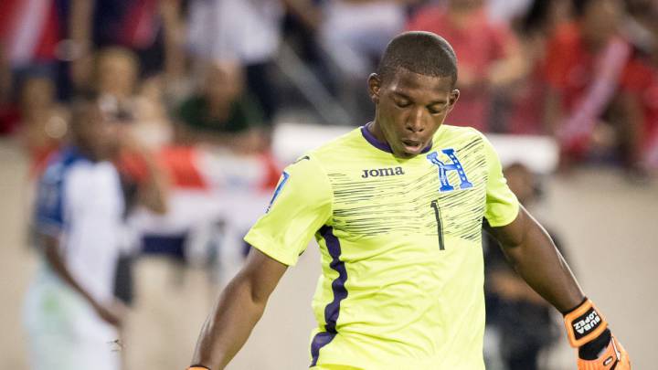 Luis ‘Buba’ López en pláticas con directiva de Houston Dynamo