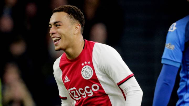 El estadounidense marcó el primer gol de su carrera en la victoria del Ajax sobre el Heracles de la jornada 14 de la Eredivisie.
