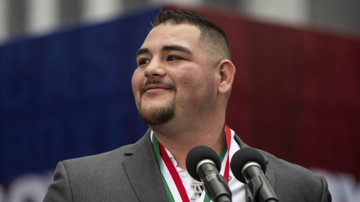 El actor estadounidense elogió la trayectoria del boxeador azteca, quien hace unos meses derrotara heroicamente al estadounidense Anthony Joshua.