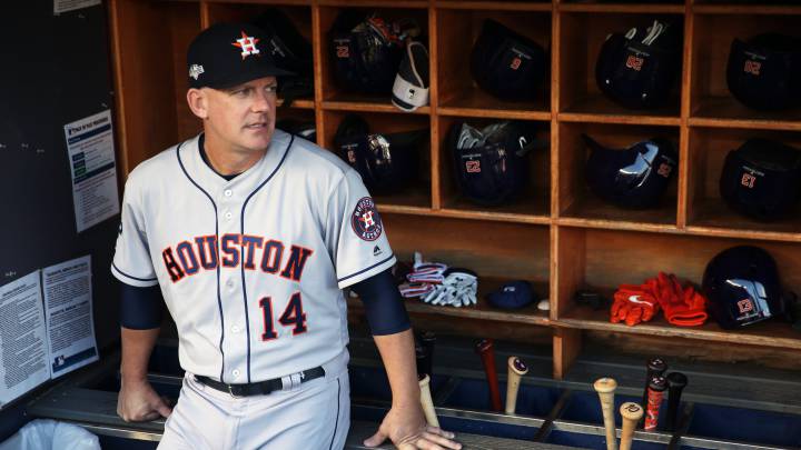 AJ Hinch en el dugout