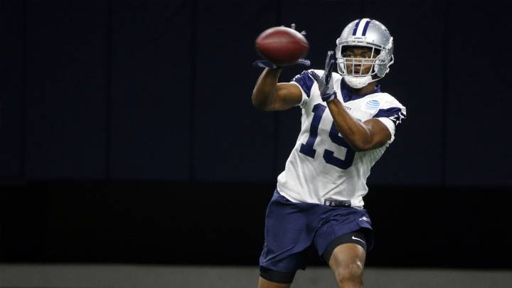 Amari Cooper en práctica de Dallas Cowboys