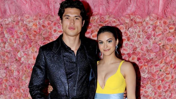Camila Mendes y Charles Melton ponen fin a su relación