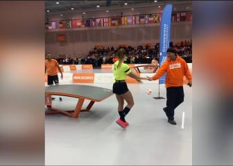 Ronaldinho muestra su magia en en el teqball