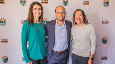¿Quién es Carrie Taylor, primer asistente de Landon Donovan?