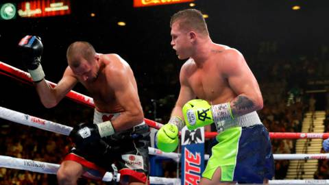 Canelo Álvarez ya está en Arabia para presenciar la Ruiz vs Joshua